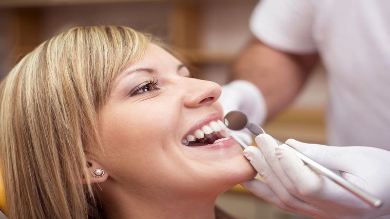 Why Professional Teeth Whitening in Lakeview, Chicago, is Better Than Kits